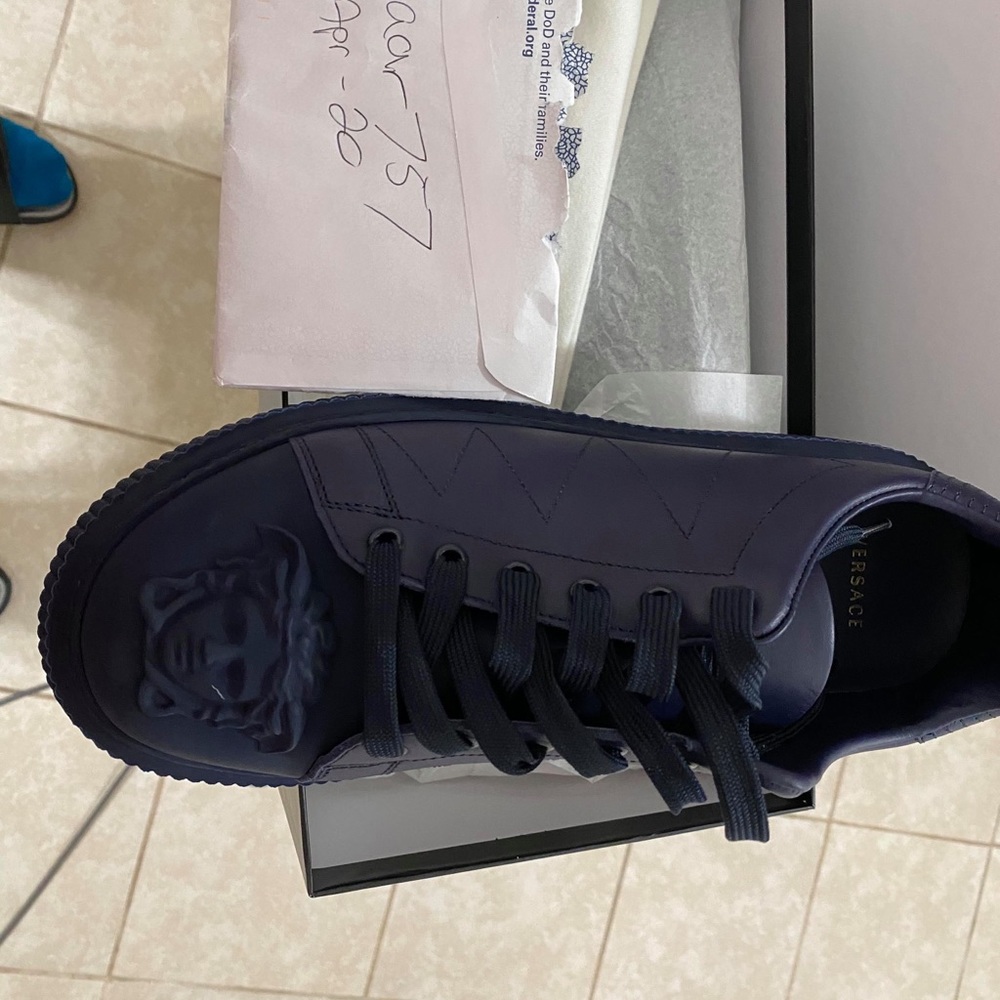 Brand new Versace men’s sneakers.